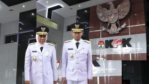 Jelang Purna Tugas, Khofifah-Emil Dibayang-bayangi KPK?